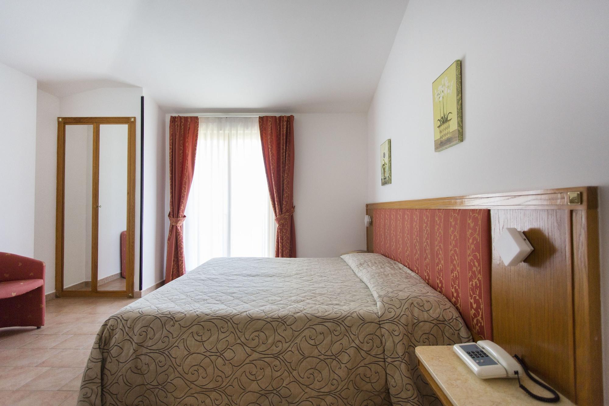 Hotel Villa Paradiso Passignano sul Trasimeno Exterior photo