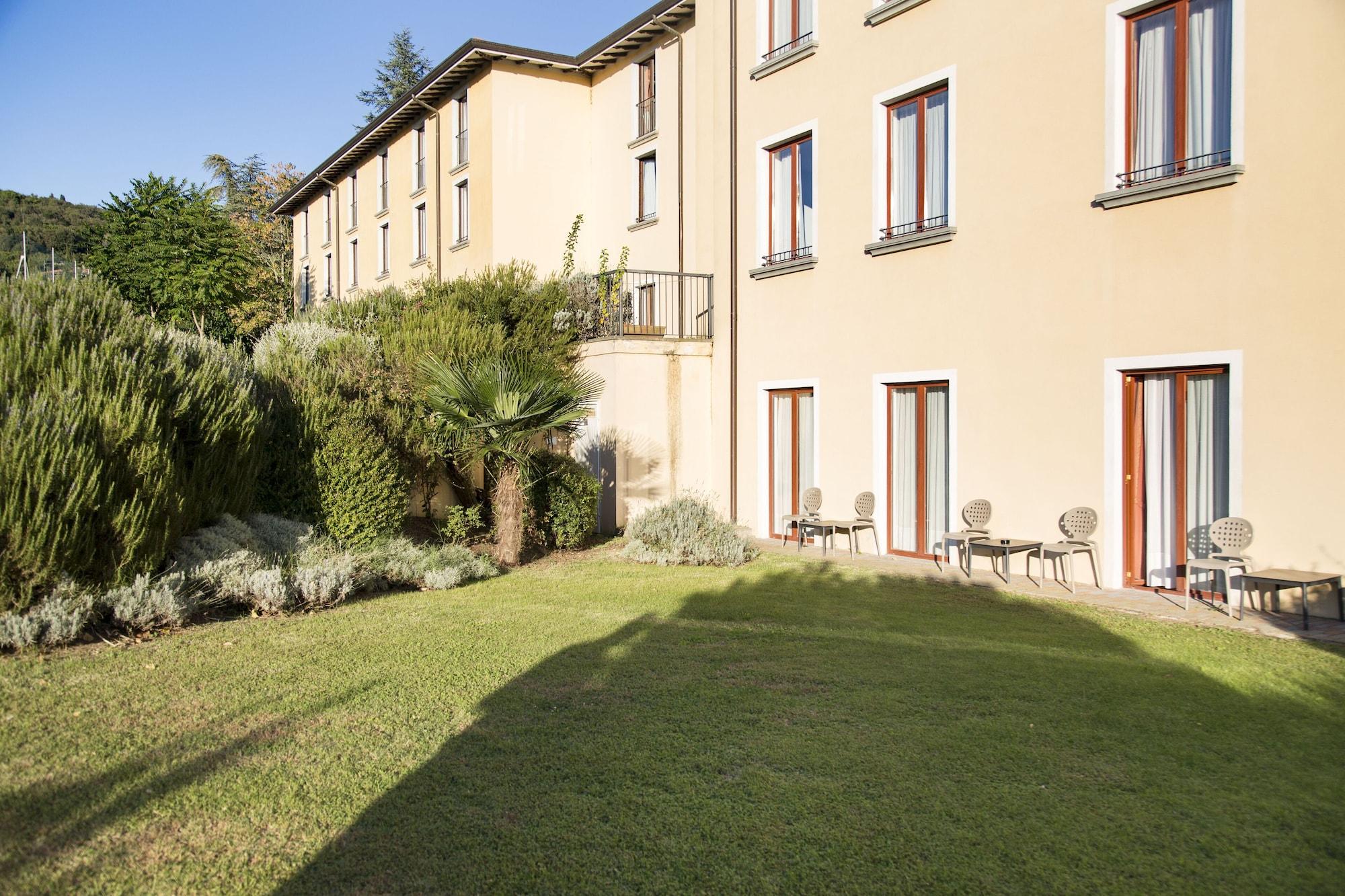 Hotel Villa Paradiso Passignano sul Trasimeno Exterior photo