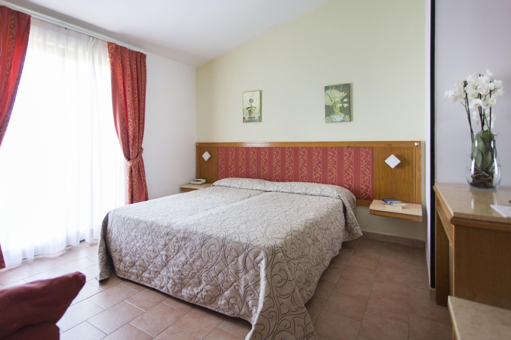Hotel Villa Paradiso Passignano sul Trasimeno Exterior photo