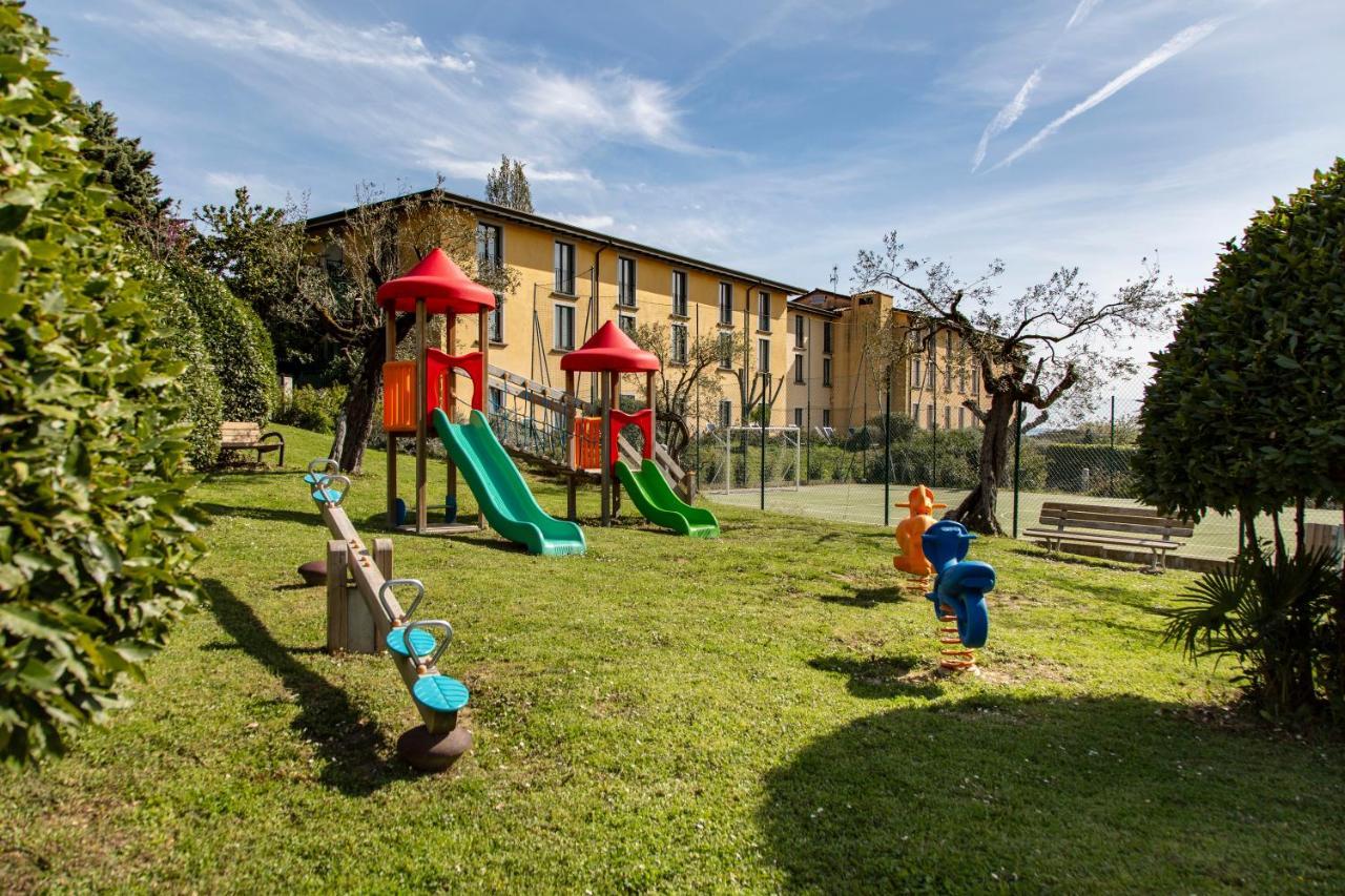 Hotel Villa Paradiso Passignano sul Trasimeno Exterior photo