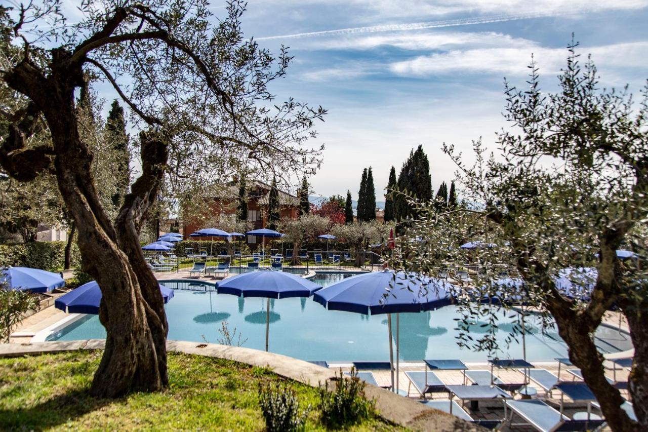 Hotel Villa Paradiso Passignano sul Trasimeno Exterior photo