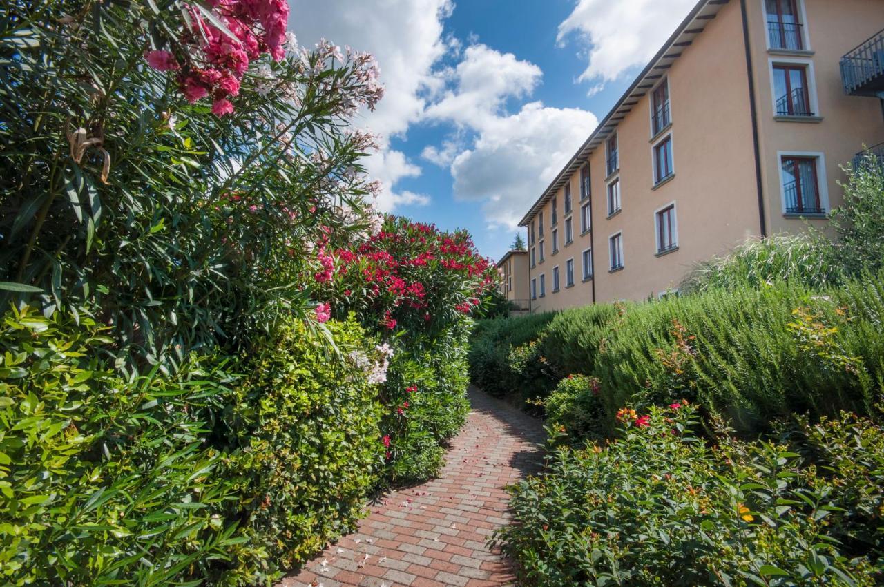 Hotel Villa Paradiso Passignano sul Trasimeno Exterior photo