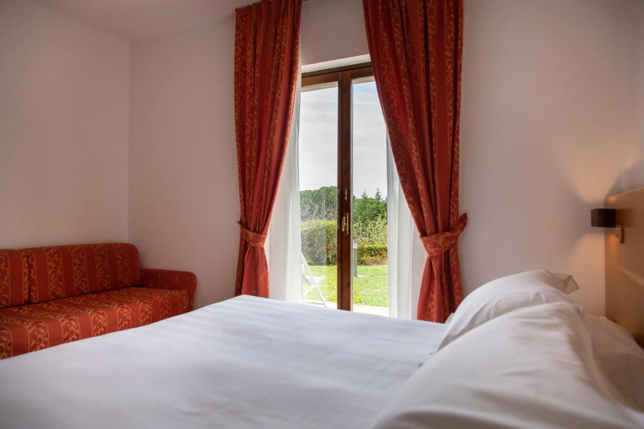 Hotel Villa Paradiso Passignano sul Trasimeno Room photo