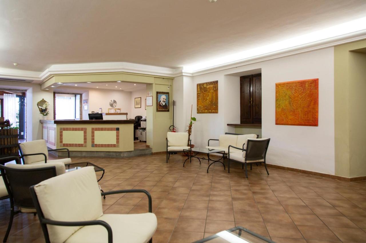 Hotel Villa Paradiso Passignano sul Trasimeno Exterior photo