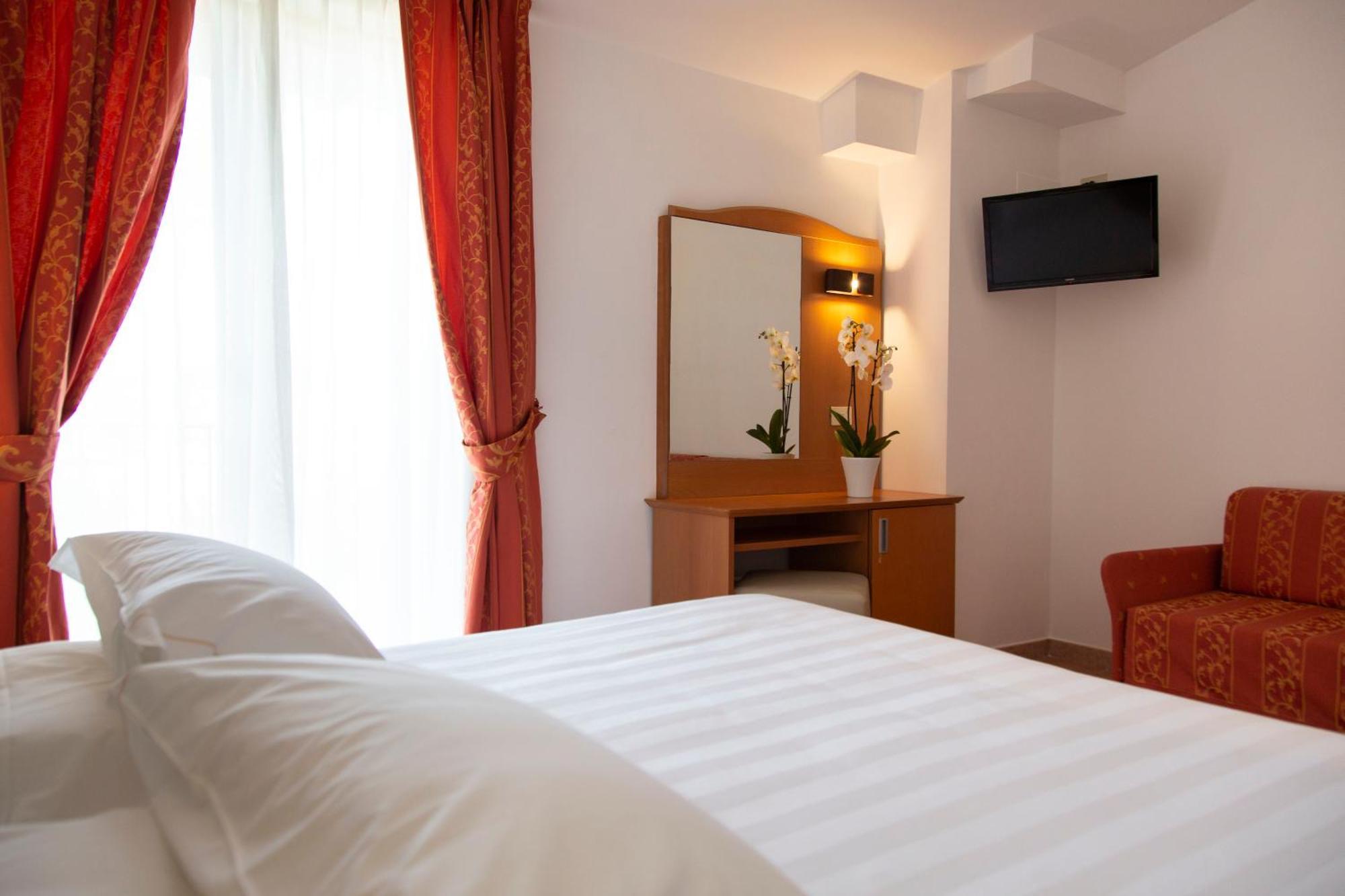 Hotel Villa Paradiso Passignano sul Trasimeno Room photo