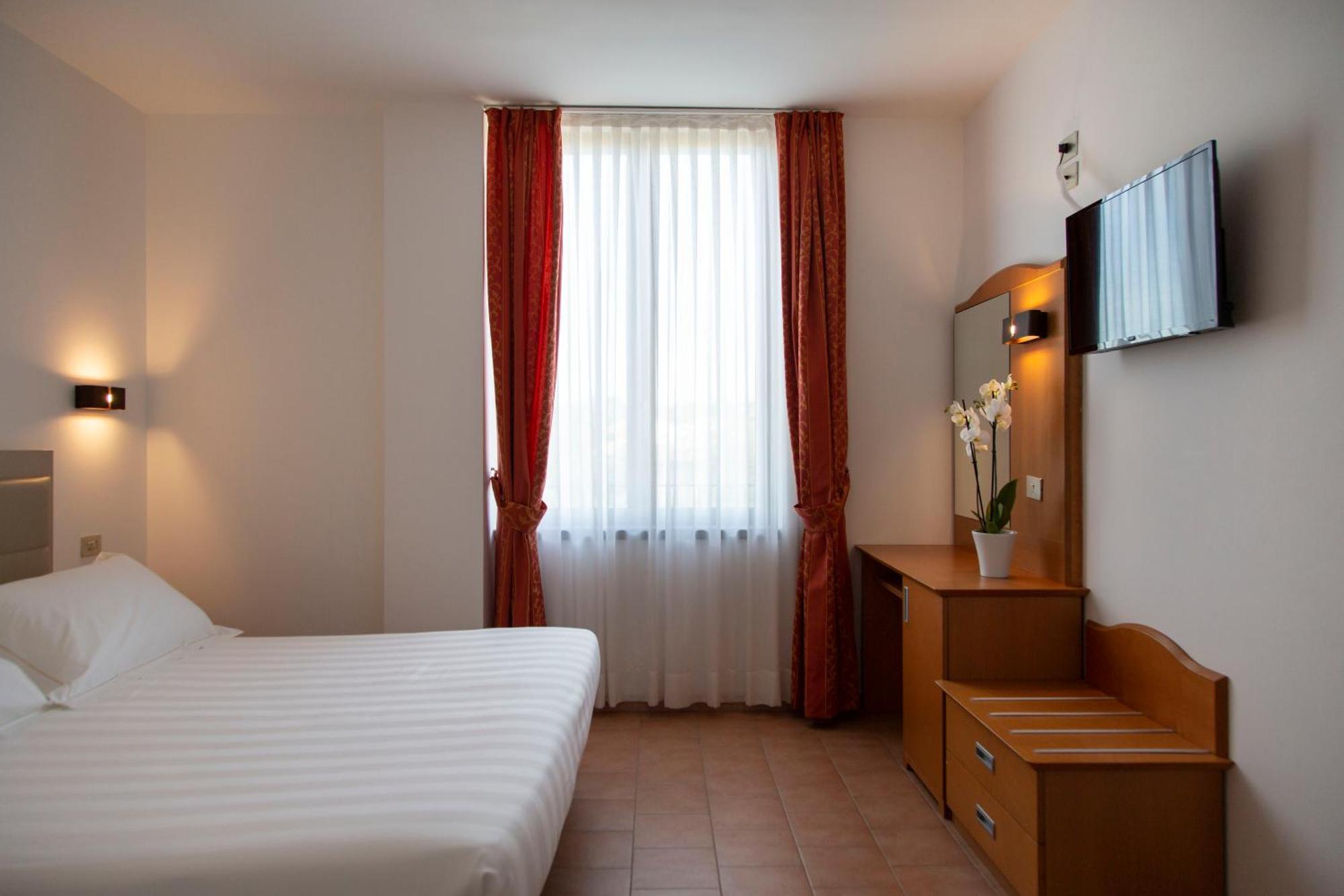 Hotel Villa Paradiso Passignano sul Trasimeno Room photo